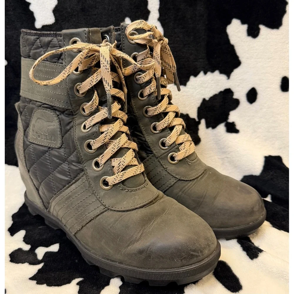Sorel Joan of Arctic Wedge‎ II Quilted Boots Grey Black Women's 7.5